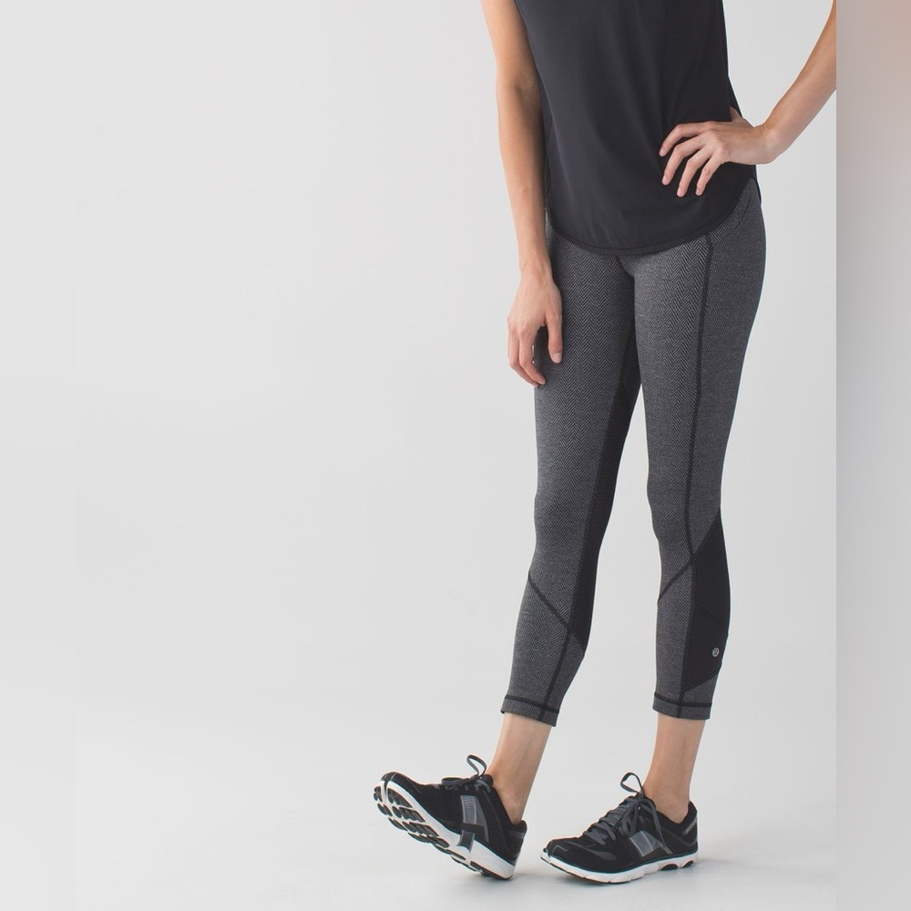 Lululemon Pace Rival Crop *22" Legging
Giant Herringbone Black Heathered